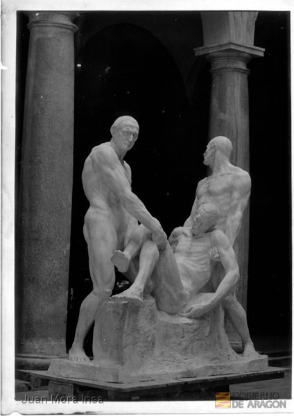 "Zaragoza (cementerio). Humanidad. Autor: José Bueno. ". Juan Mora Insa