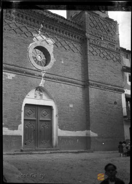 Urrea de Jalón (Zaragoza). Iglesia parroquial. Muro mudéjar. Torre mudéjar. José Galiay Sarañana