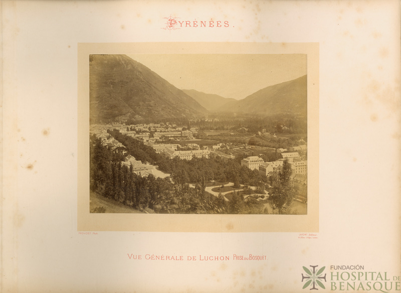 "Pyrénées. Vue Générale de Luchon. Prise du Bosquet. Provost, Phot. Lafont, Éditeur. 40, Allées d'Etigny, Luchon."