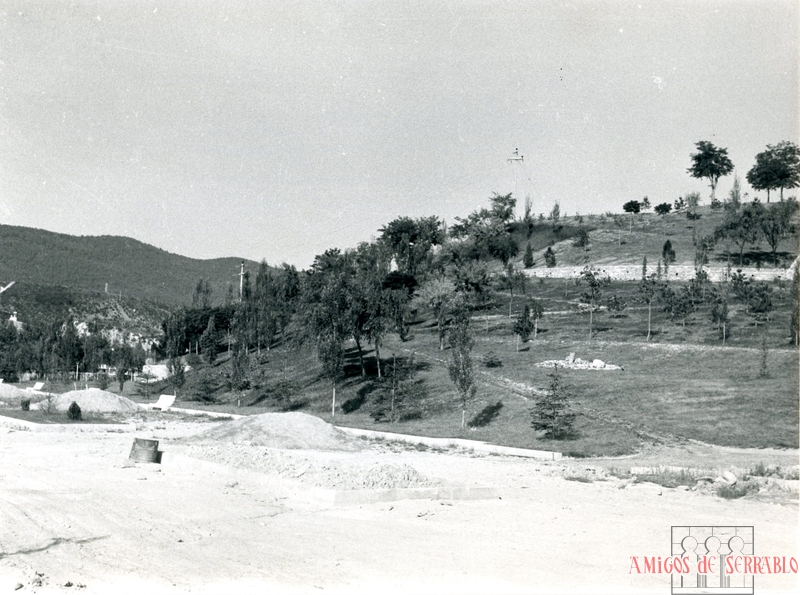 Parque municipal en construcción. Gavín Moya, Julio
