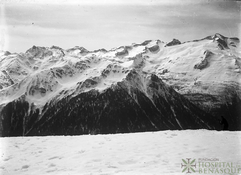 Paisaje nevado de los Pirineos