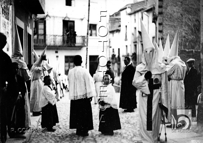 "Semana Santa. Procesión Jueves Santo". Cofradía (2). Ricardo Compairé Escartín. Huesca