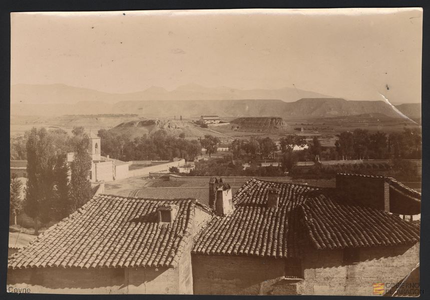 Vista de la ermita de las Martíres y la iglesia de Santa María in Foris. Huesca