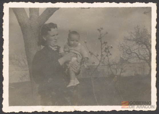 "Rosario Cazcarro Oto y Alfredo Conte Cazcarro. 1939"