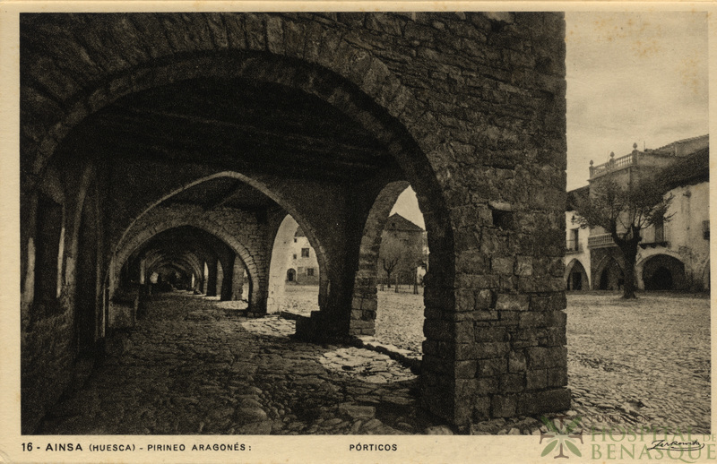 "16. Aínsa (Huesca). Pirineo Aragonés. Pórticos."