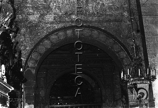 Arco del interior de la Iglesia de San Pedro el Viejo. José Oltra Mera. Huesca. Hoya de Huesca