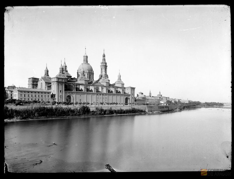 Vista de la basílica de Nuestra Señora del Pilar desde el río Ebro. Ignacio Coyne