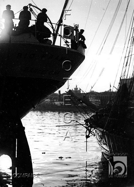 "Contraluz en el puerto". Ricardo Compairé Escartín. Barcelona