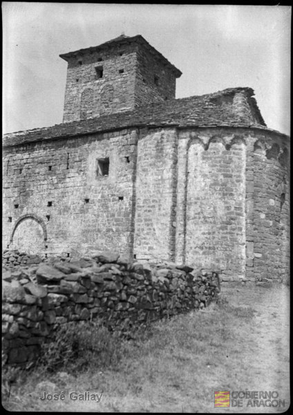 Asieso (Huesca). Iglesia románica con arquillos lombardos. Parroquial de San Andrés. José Galiay Sarañana
