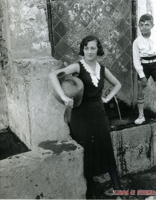 Pilar Coli en la fuente de Yebra de Basa