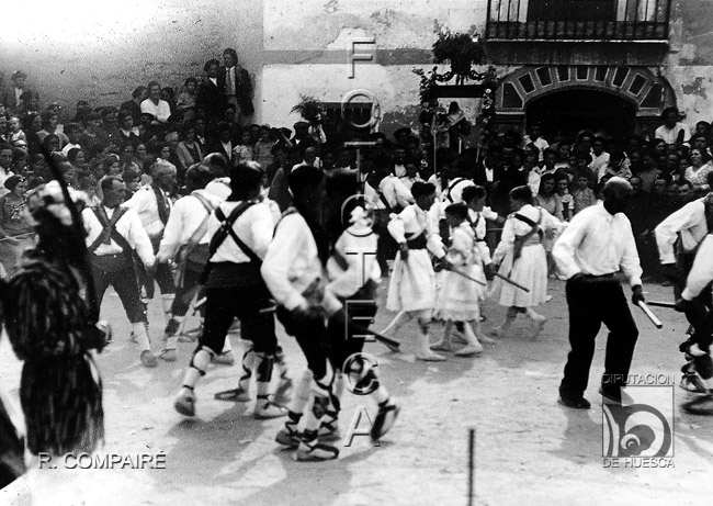 "Dance de moros y cristianos" (8). Ricardo Compairé Escartín. Sena