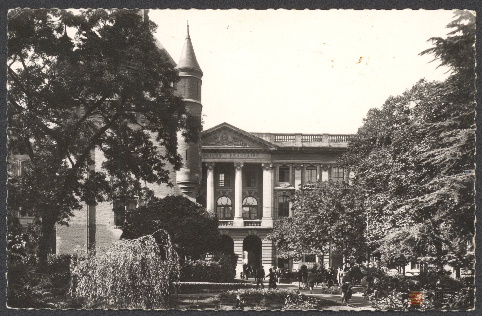 "9024 - TOULOUSE - Le Square Charles de Gaulle et le Capitole". Editions GLATIGNY
