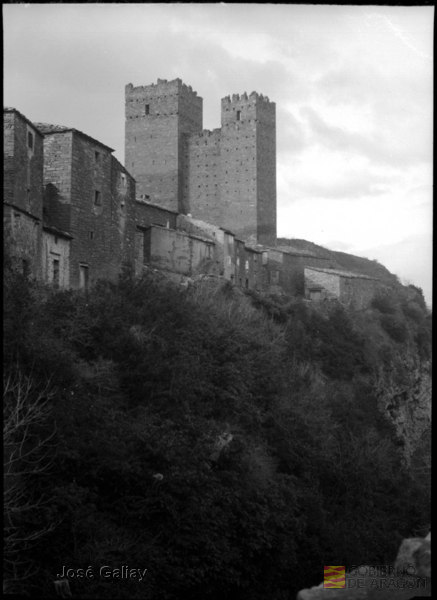 Ruesta (Zaragoza). Castillo de Ruesta. Vista del pueblo. Paisaje.Casas. José Galiay Sarañana