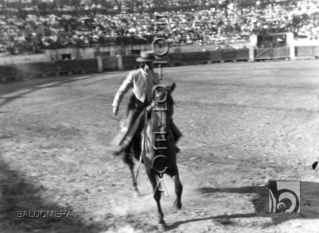 La rejoneadora Beatriz Santullano en la plaza. Antonio López Santolaria. Huesca