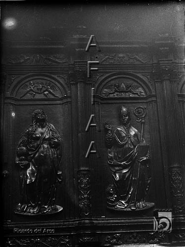 La catedral. Sillería del coro. Dos figuras en relieve. Ricardo del Arco y Garay. Huesca. Hoya de Huesca