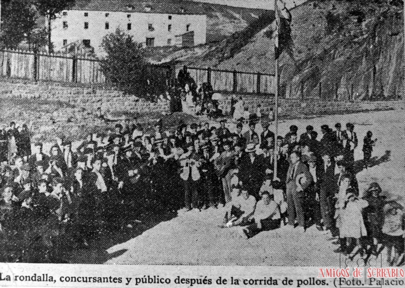 La rondalla después de la corrida de pollos en la Estación