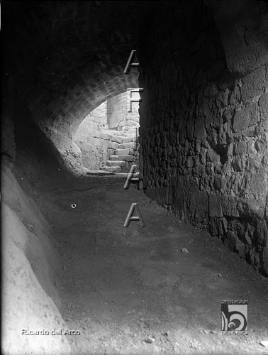 Castillo de Loarre. Pasadizo. Ricardo del Arco y Garay. Loarre