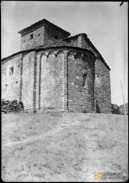 Asieso (Huesca). Iglesia románica con arquillos lombardos. Parroquial de San Andrés. José Galiay Sarañana