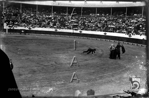 Plaza de toros. Charlotada. Joaquín Galán Bernal. Huesca