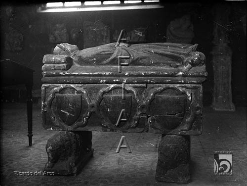 Museo de Zaragoza. Sepulcro con figura yacente. Ricardo del Arco y Garay. Zaragoza