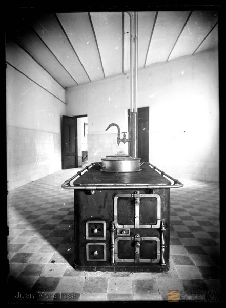 Fabricación de Cocinas Izuzquiza Arana S.A.Modelo de cocina de carbón. Detalle del lateral. Juan Mora Insa