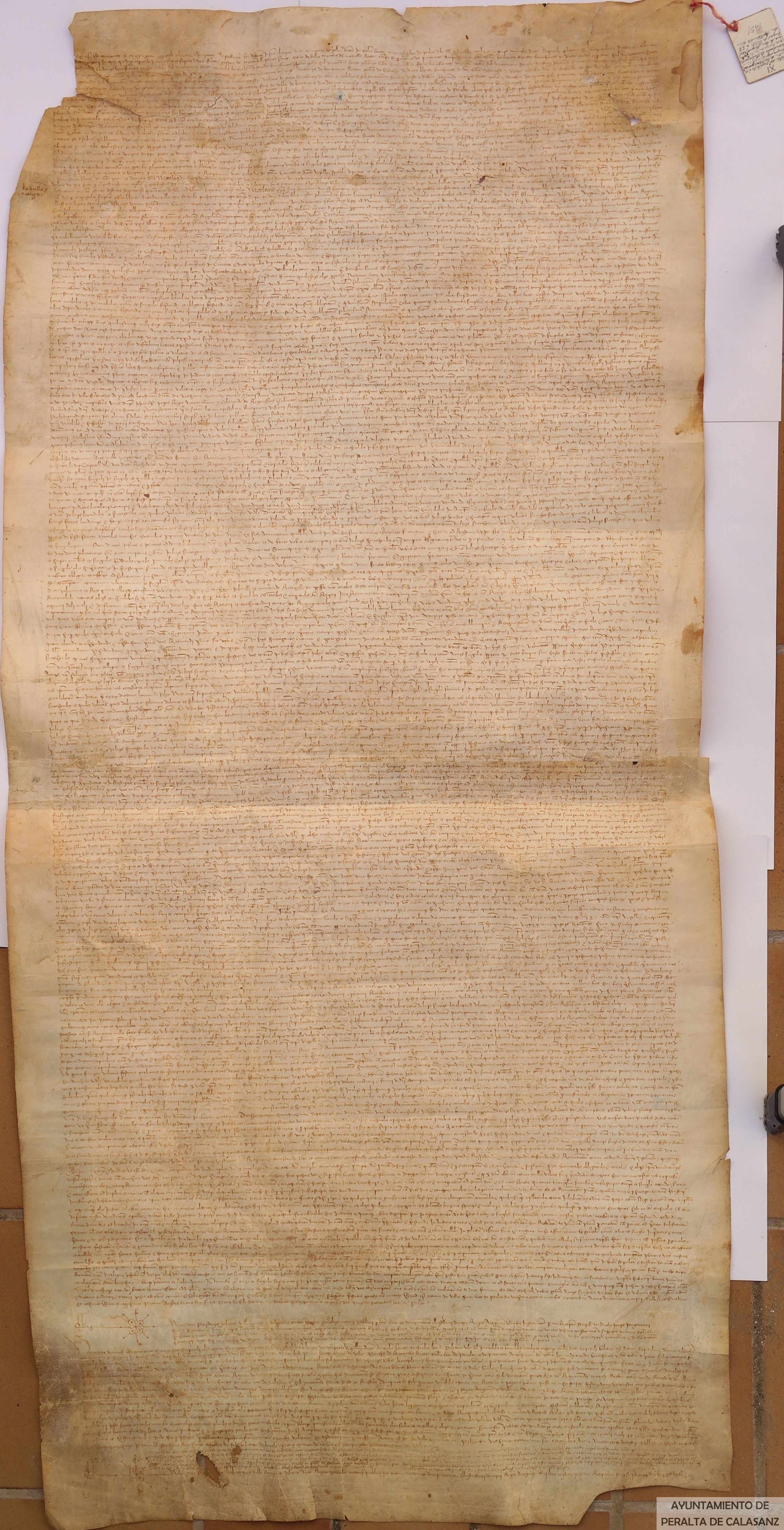 El capítulo de los clérigos de Ribagorza del obispado de Urgell venden a Juan de Áger, doncel de Pilzán, un censal de 257 sueldos y 2 dineros jaqueses anuales, por precio de 3.6000 sueldos