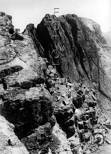 "Acantilado de Tuca Roya". Ricardo Compairé Escartín. Pico de Tuca Roya