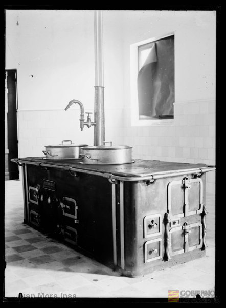 Fabricación de Cocinas Izuzquiza Arana S.A.Modelo de cocina de carbón. Juan Mora Insa