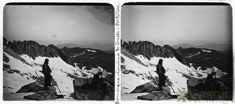 Retrato de dos hombres camino al Aneto