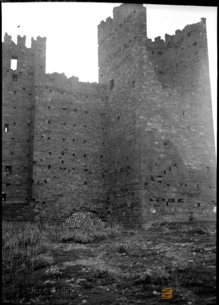 Ruesta (Zaragoza). Castillo de Ruesta. Torres y muros. José Galiay Sarañana