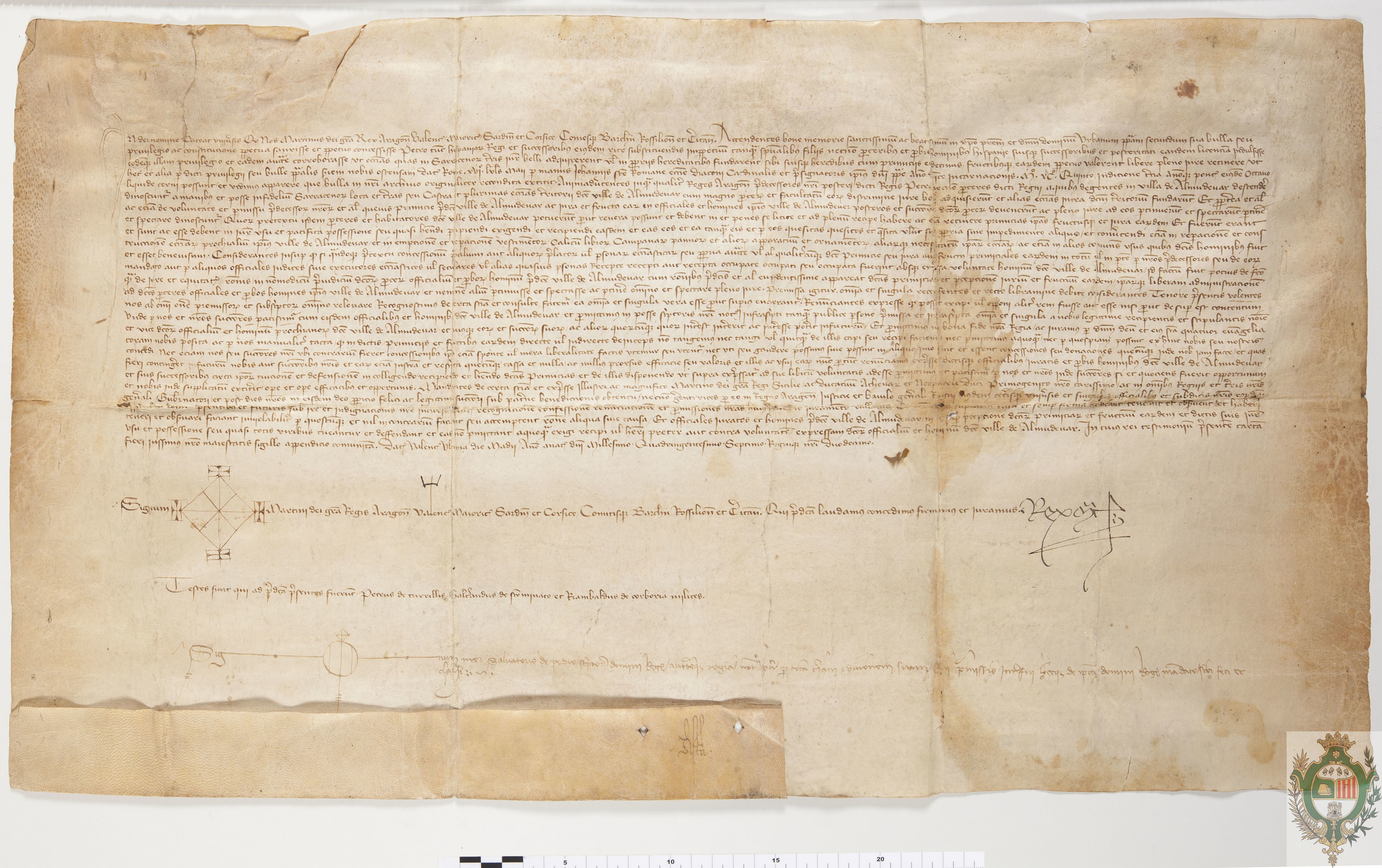 Martín I, atendiendo a una bula concedida por Urbano II a Pedro I de Aragón en 1095, concede al concejo de Almudévar y sus aldeas la gestión y frutos de las primicias de sus términos, a condición de que la villa costee las campanas para la iglesia y otros ornamentos necesarios.