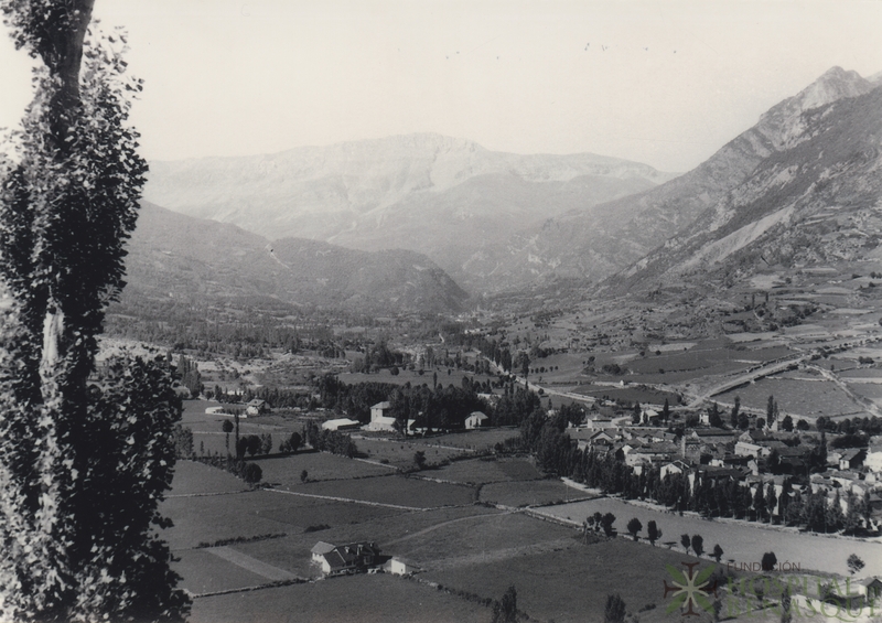 Vista de Benasque y de su valle hasta Eriste y sierra de Chía
