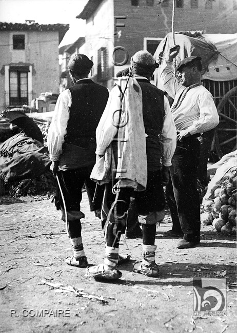 "Mercando cebollas". Ricardo Compairé Escartín. "1929". Ayerbe