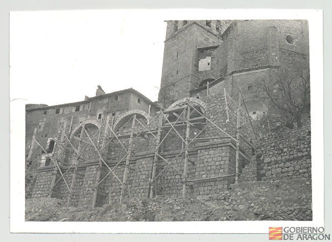Proyecto adicional al de urbanización parcial de los alrededores de la Catedral. Arquitecto: César Jalón. Albarracín