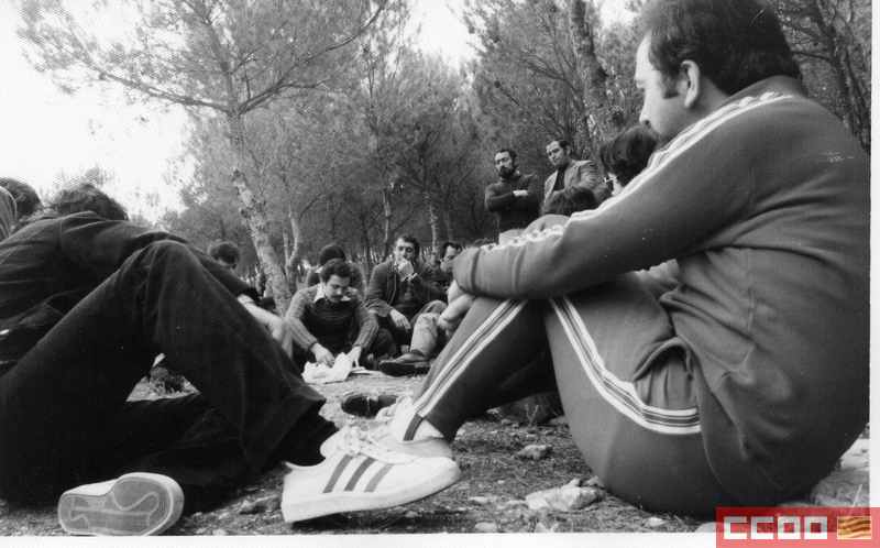 Asamblea ilegal de los trabajadores de Balay en los Pinares de Venecia de Zaragoza