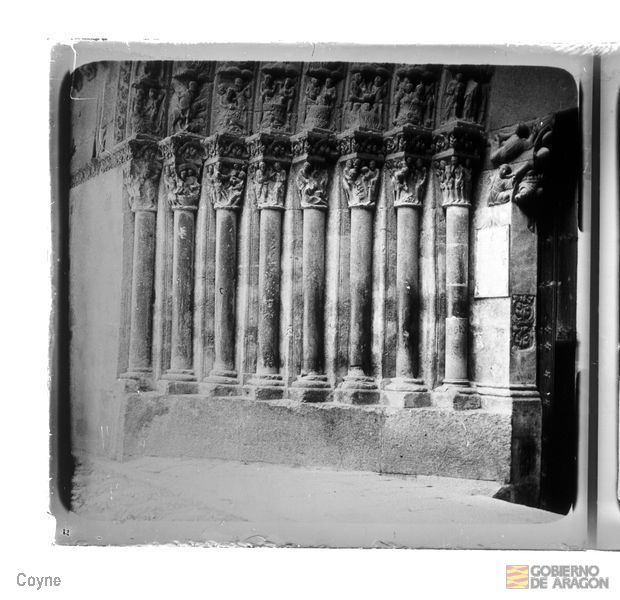Portada de iglesia, detalle