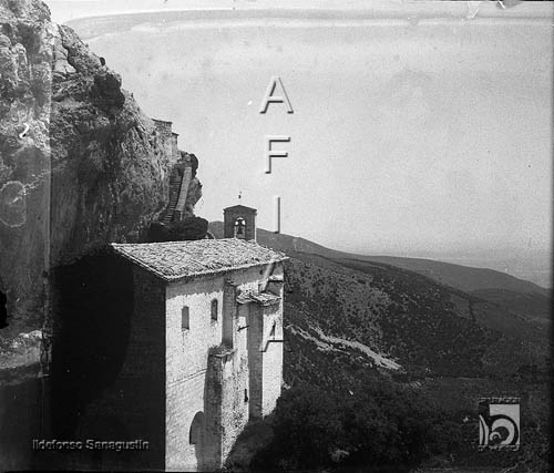 Ermita de la Virgen de la Peña. Vista. Ildefonso San Agustín. Aniés