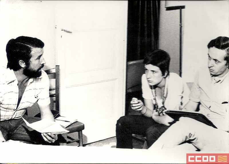 Presentación ante la prensa del Bono de CCOO, un pre-carné de 25 pesetas creado en la Asamblea de Barcelona en julio de 1976