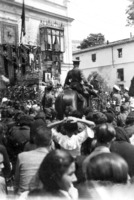 Misa de campaña ante chicas de Sección Femenina y banda de cornetas de la Cruz Roja. Antonio Cobos Berges