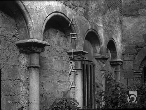 Claustro de la colegiata. Arquería tapiada. Ricardo del Arco y Garay. Alquézar. Somontano