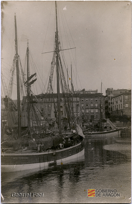 Barcos anclados en un puerto. Fuenterrabía. Gabriel Faci Abad