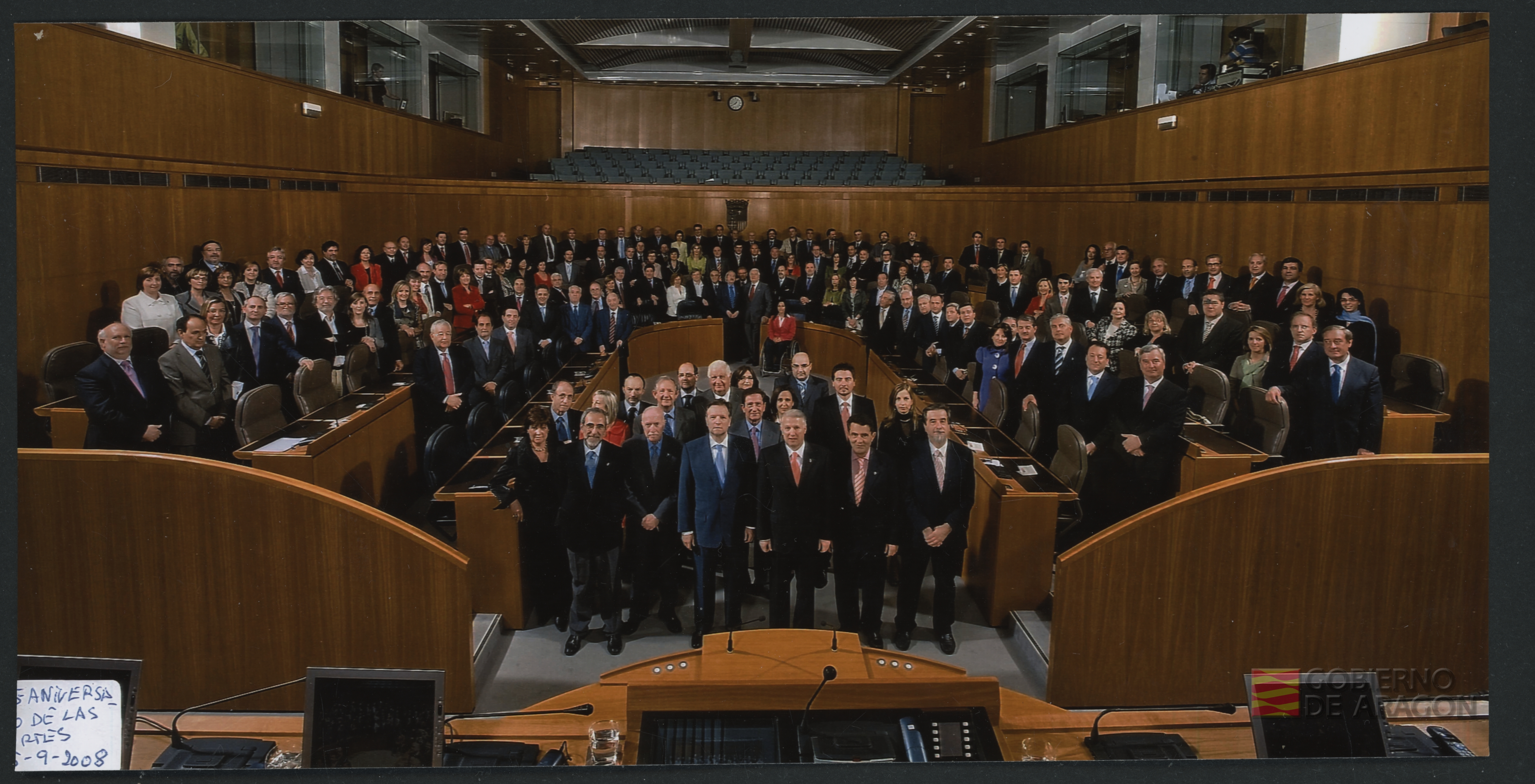 Diputados, presidentes del Gobierno y de las Cortes en el aniversario de las Cortes de Aragón