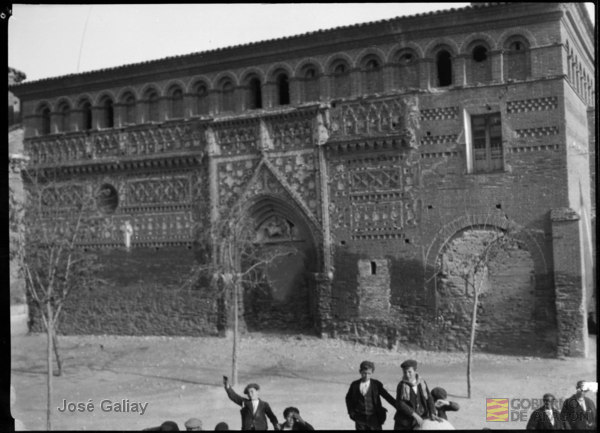 Morata de Jiloca (Zaragoza). Iglesia de San Martín. Fachada lateral derecha. Mudéjar. José Galiay Sarañana