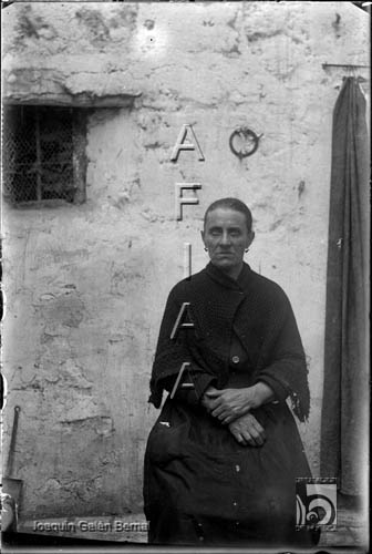 Retrato de mujer con toquilla. Joaquín Galán Bernal. Huesca
