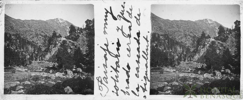 Paisaje muy solitario y quebrado cerca de la cascada de Aiguallut.