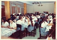 Albergue de Villanúa. Niñas en el comedor desayunando. Minerva Sociedad Española de Fotografía Aplicada, S.A.