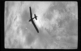 Avioneta en pleno vuelo. Mariano Gómez Zamora