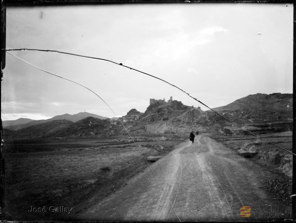 Castillo de Montearagón (Quicena). Paisaje. Carretera. José Galiay Sarañana
