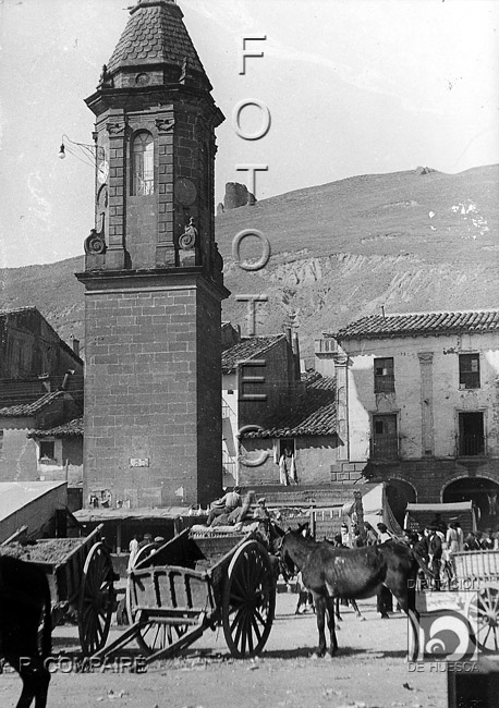 "Un rincón de la plaza". Ricardo Compairé Escartín. "1930". Ayerbe
