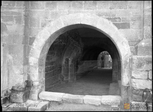 Sos del Rey Católico (Zaragoza). Iglesia San Esteban. Pasadizo de acceso a iglesia del Perdón. José Galiay Sarañana